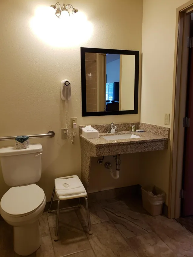 غرفة بسرير مزدوج، Cobblestone Inn & Suites Merrill 5/7
