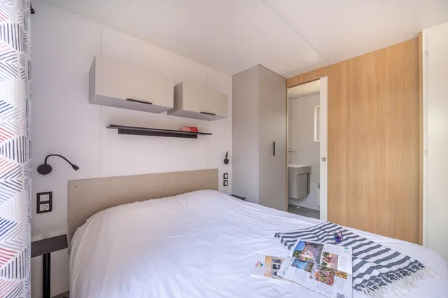 بنغل سوبيريور بسرير مزدوج وسريرين منفصلين، Camping Club Le Parc De Paris - Caravan Park 1/2