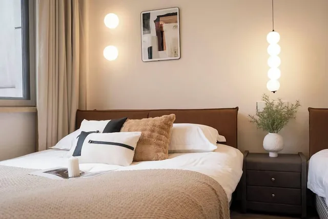 شقة إليت بسرير كوين وسريرين مزدوجين، Book and Bed-People's Square 7/10