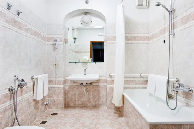 جناح بسرير كوين بإطلالة على النهر، Hotel Alessandra 3/3