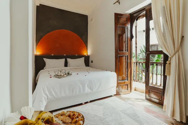 1 Bedroom, Superior, King Bed, Courtyard View, Riad Dar Dialkoum 9/10