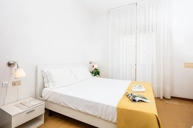 Economy, Double or Twin Bed, Astor Hotel 2/4
