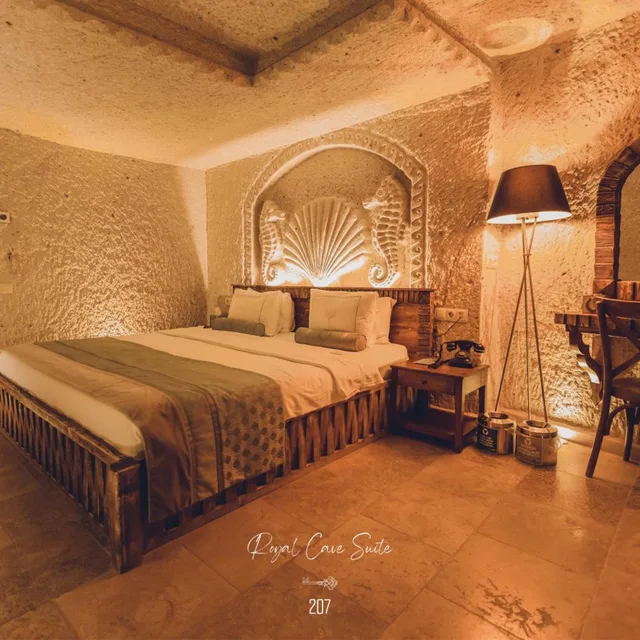 Cave, Royal, Suite, Hot Tub، Nino Cave Suites 4/7