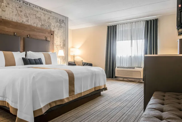 Standard, 2 Queen Beds, ENVISION HOTEL ST. PAUL SOUTH, AN ASCEND HOTEL COLLECTION 3/4