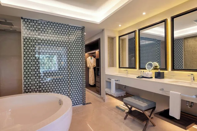 2 Bedrooms, Diamond Club, Chairman, Luxury, Suite, 1 King and 2 Queen Beds, Ocean Front, 2 Sofa، Royalton Grenada, an Autograph Collection All-Inclusive Resort 7/7