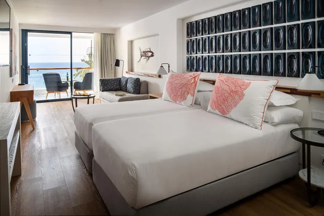 جناح جونيور بسريرين منفصلين بإطلالة على البحر في طابق مرتفع، Fariones Hotel 1/1