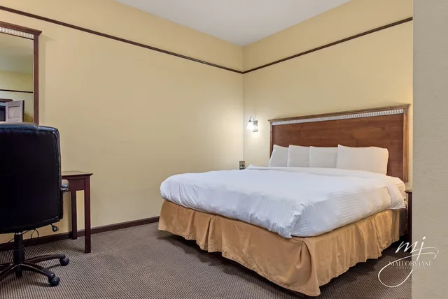 River, King Bed، Hotel Seville 1/2