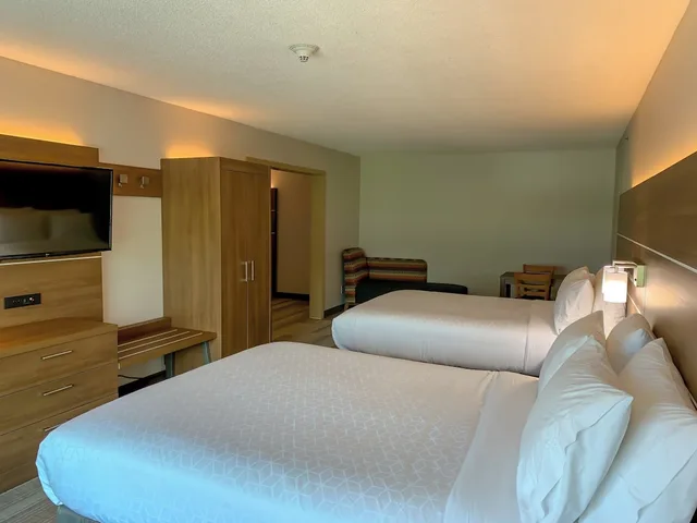 جناح بسريرين كوين مع أريكة، Holiday Inn Express & Suites Lexington Dtwn Area-Keenland 2/8