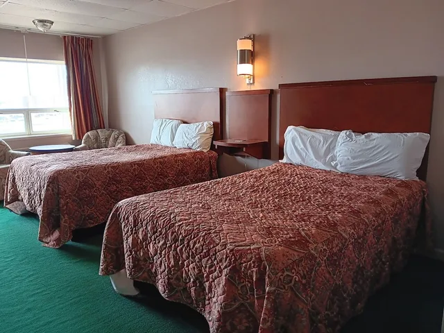 غرفة بسرير كينج مع أريكة سرير، Sheldon's Motel by OYO Keysville Near Hwy 360 1/7
