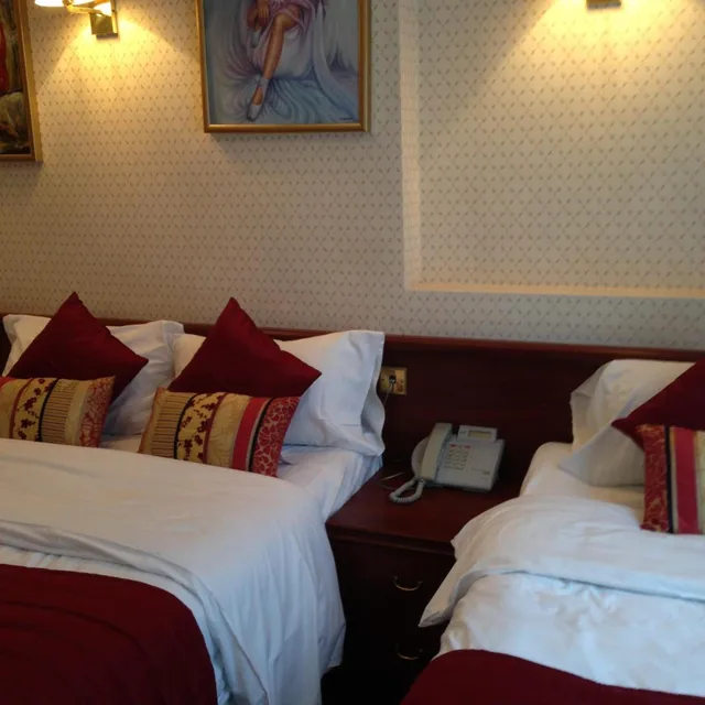 غرفة مفردة، Avon Hotel 2/6