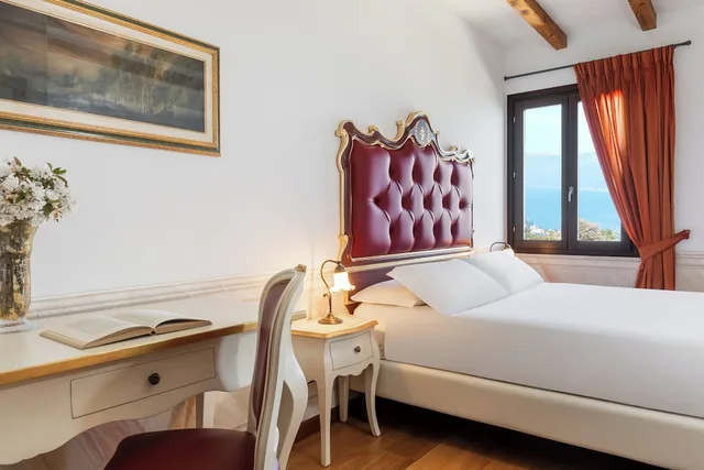 غرفة كلاسيكية بسرير كوين بإطلالة على البحيرة، Boutique Hotel Villa Sostaga 10/10