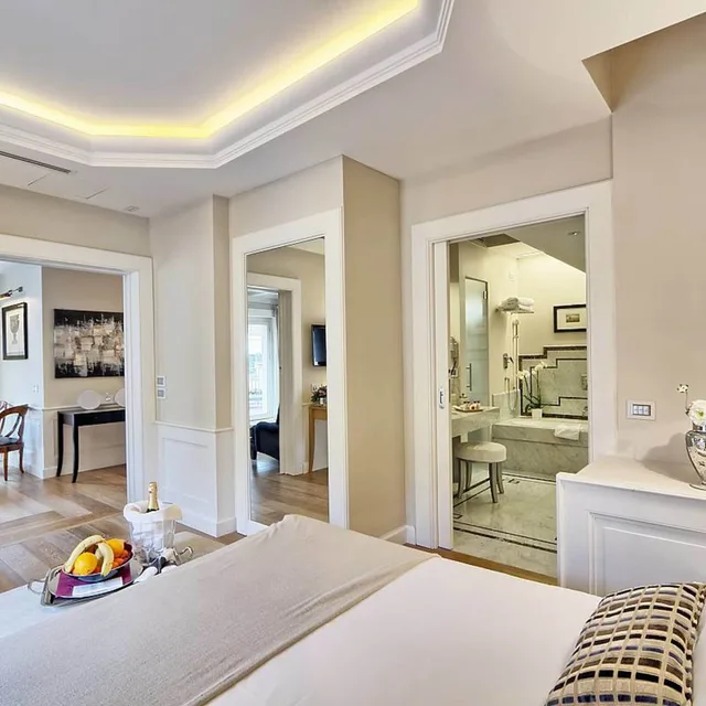 جناح رئاسي بسرير فردي بشرفة مع أريكة بجاكوزي، Trevi Palace Luxury Inn 6/9