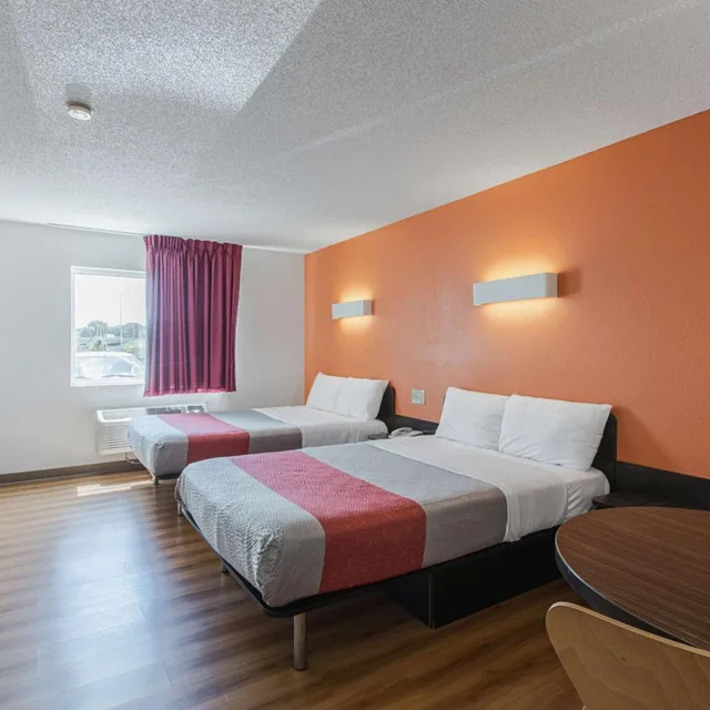 Room, Quadruple, Double Bed, Motel6 Omaha, NE - Central 4/9
