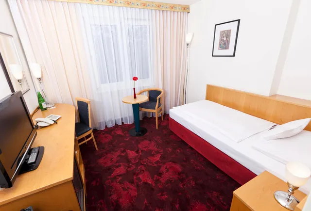غرفة قياسية مفردة، Hotel Boltzmann 1/3