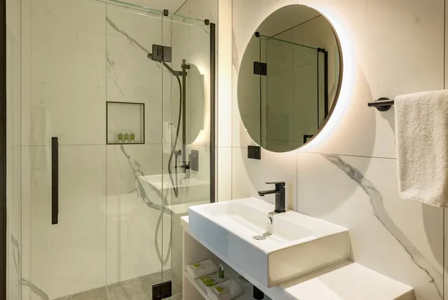 غرفة كلاسيكية بسرير كوين، Legacy Airedale Hotel Auckland 3/3