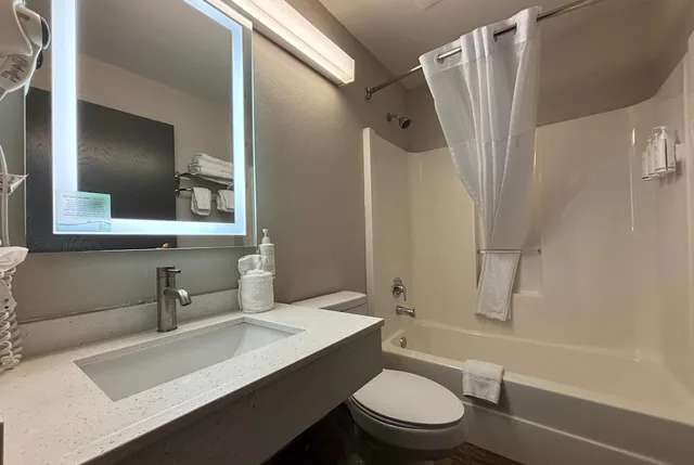 جناح استوديو بسرير كوين، Microtel Inn Suites By Wyndham Springfield 7/10