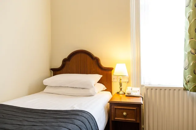 غرفة قياسية مفردة بسرير فردي، Kensington Gardens Hotel 1/10