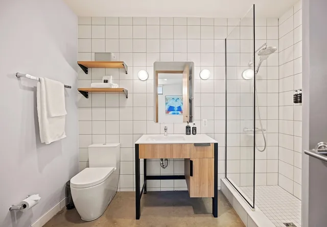 جناح بريميوم بسريرين كوين، BentoLiving Chestnut Hill 10/10