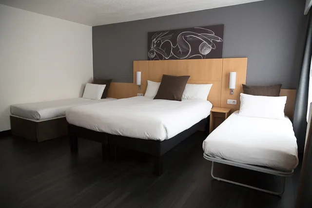 Standard, Double and Twin Beds, ibis Paris Grands Boulevards Opera 9th Hotel 1/8