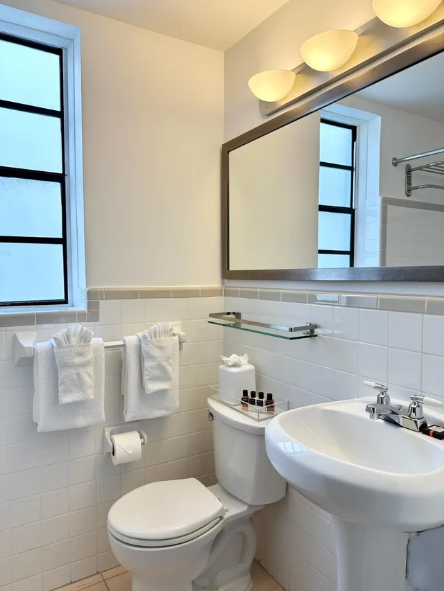 Room, 2 Double Beds, Ocean Front، Avalon 3/3