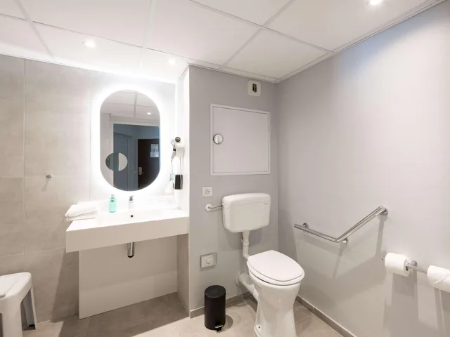 غرفة قياسية بسرير مزدوج، Novotel Macon Nord 4/4