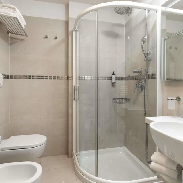Superior, Double Bed, Lateral Side Sea View, Balcony، MERCURE RIMINI ARTIS 9/10