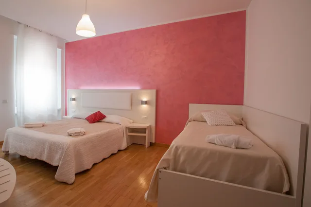 Room, Quadruple, 4 Beds, Momenti Romani 2/4