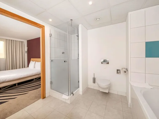 جناح بسرير كينج مع أريكة، Novotel Krakow City West 5/6