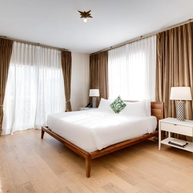 جناح غراند بسرير كينج بشرفة بغرفة نوم واحدة، The Savoy Hotel & Beach Club 2/7