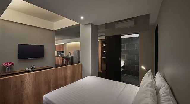 استوديو بسرير كوين، Tropics Eight Suites 1/3