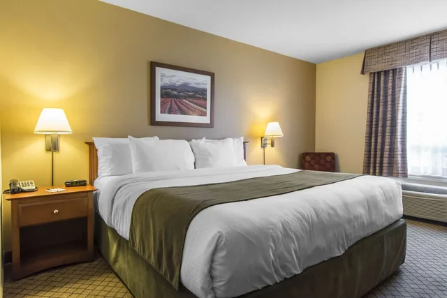 غرفة بسرير كينج، Quality Inn Airport Dieppe 2/6