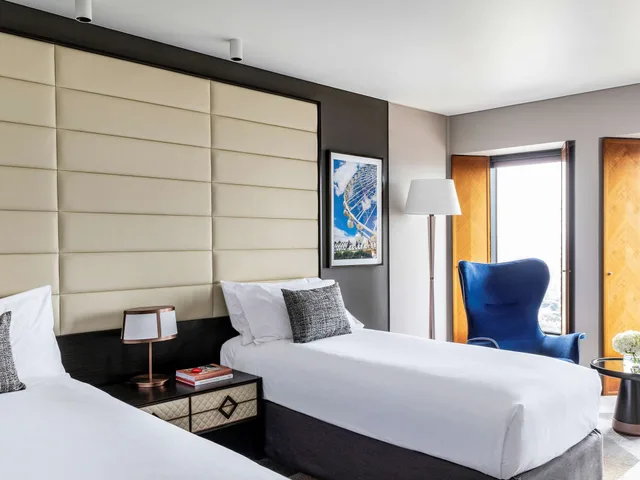 غرفة سوبيريور بسريرين منفصلين بإطلالة على المدينة، Sofitel Melbourne On Collins 2/4