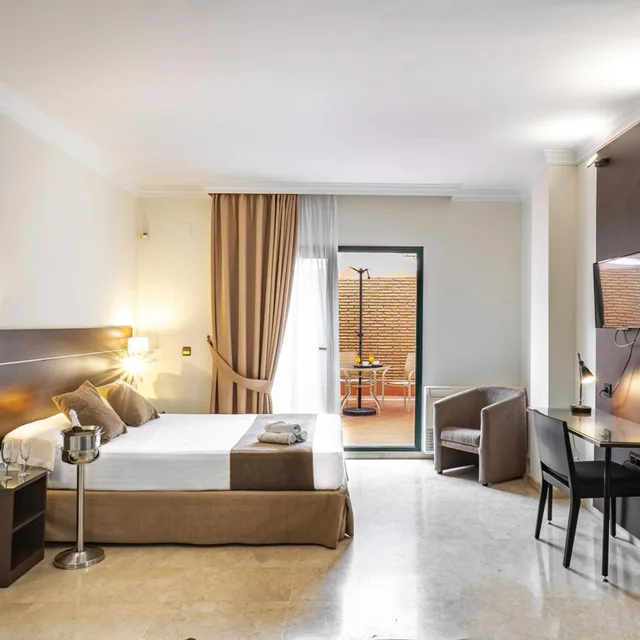 جناح جونيور بشرفة، Hotel Mainake Sl 1/9