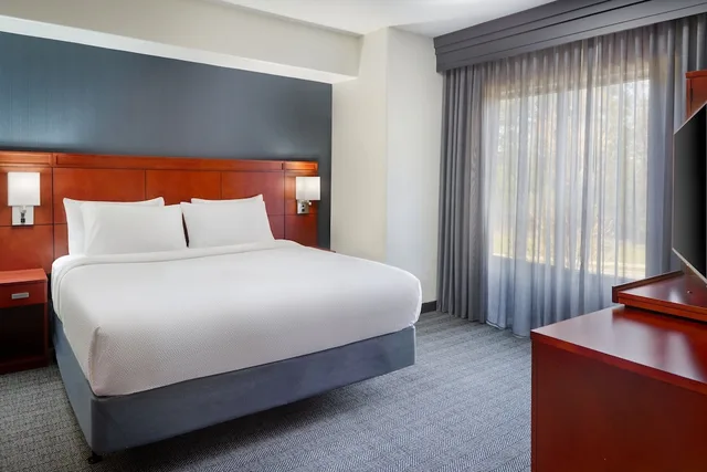 جناح بسرير كينج بغرفة نوم واحدة مع أريكة، Courtyard Atlanta Conyers 1/5