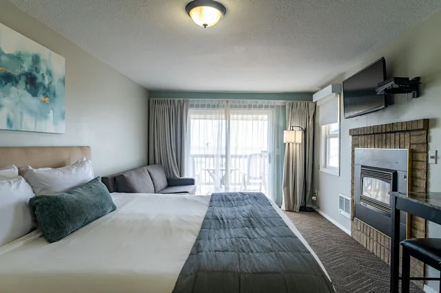 Spa, Suite, King Bed, Ocean Front, Sofa، Inn at the Prom 1/7