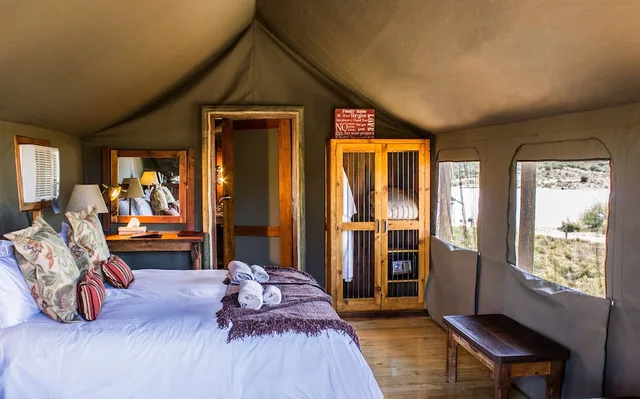 Luxury, Family, Double and Twin Beds, Buffelsdrift Game Lodge 2/10