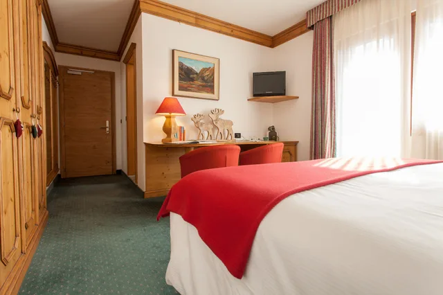 Deluxe, King Bed, La Vallee Blanche Hotel 3/10