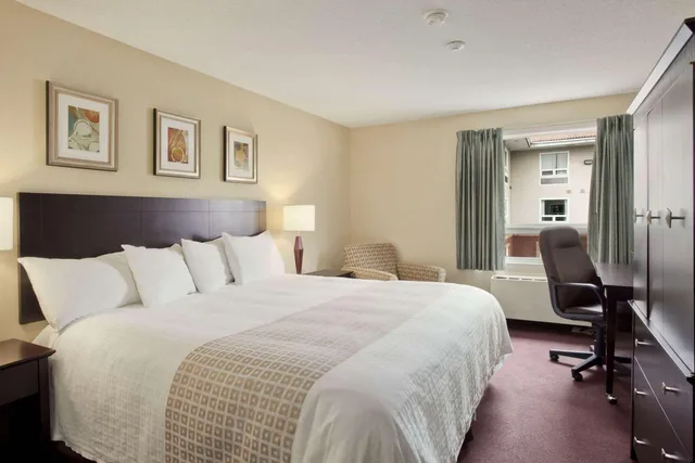 جناح، Travelodge Hotel Sudbury 2/4