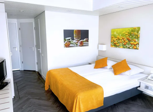 Room, Twin Beds, Hotel Restaurant Oud London 1/3