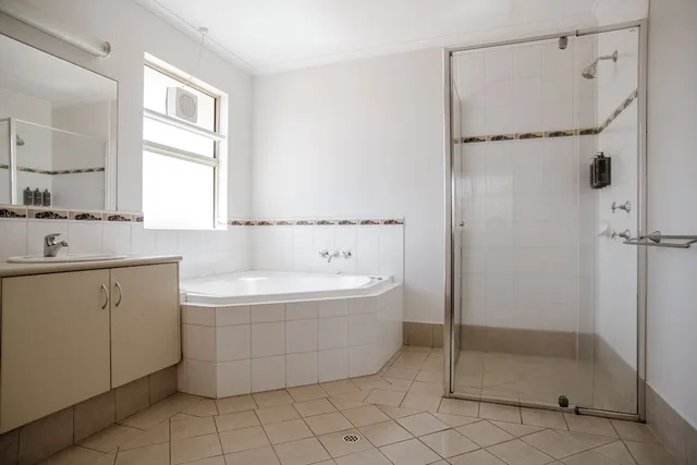 2 Bedrooms, Spa, Apartment, King Bed, 1 Queen and 1 Single Bed، KALBARRI EDGE RESORT 7/10