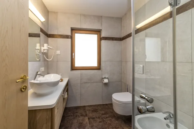 جناح سوبيريور بسرير كوين بغرفة نوم واحدة مع أريكة، Hotel Interski 3/5