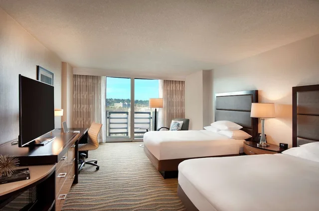Open Plan, 2 Queen Beds، Doubletree By Hilton Hotel San Diego - Mission Valley 1/4