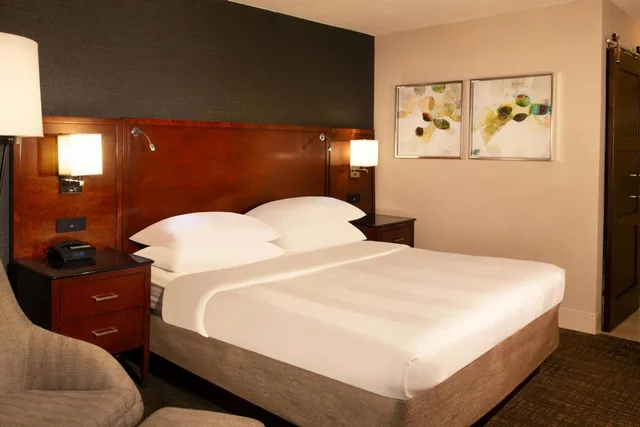 غرفة بسرير كينج، Marriott Research Triangle Park 17/20