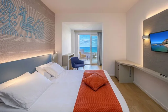 غرفة بانورامية بسرير كوين بإطلالة على البحر بشرفة، Riviera Castelsardo Hotel 4/10