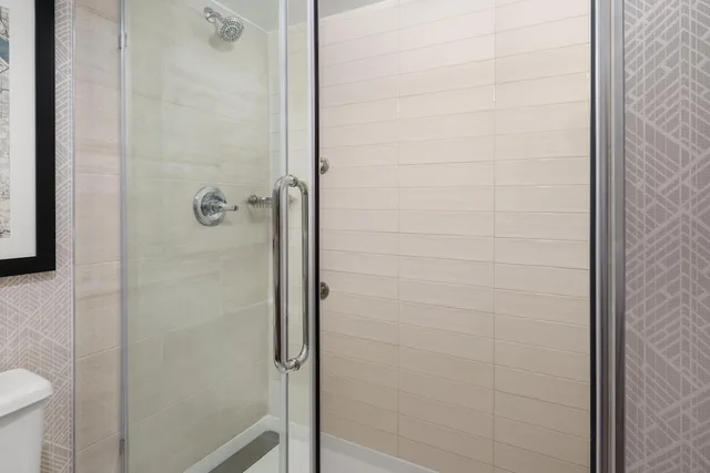 جناح بسرير كينج مع أريكة، Embassy Suites by Hilton Portland Airport 6/8