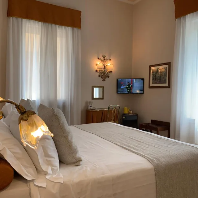 غرفة كومفورت بسرير كينج بشرفة، Hotel David 1/4