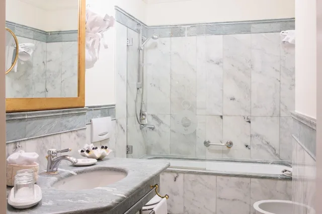 Deluxe, Suite, Sulla Via View, Art Hotel Orologio 2/2