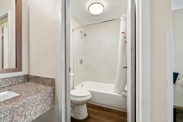 غرفة سوبيريور بسرير كينج، Red Roof Inn Charlotte - Airport 5/8