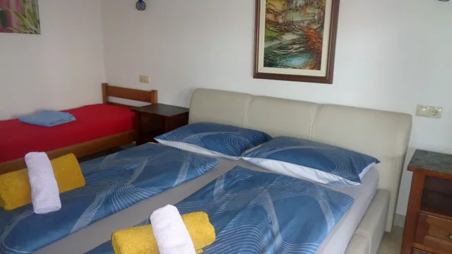 2 Bedrooms, Comfort, Apartment, 1 Single and 2 Queen Beds، APARTMENTS MORETA 4/10