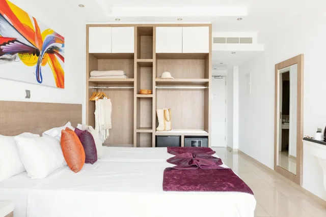 غرفة سوبيريور بسريرين منفصلين بشرفة مع أريكة، Amethyst Napa Hotel & Spa 1/2